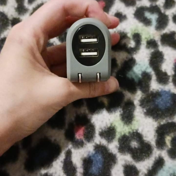 Fire tablet black and the case Is blue - Picture 2 of 7